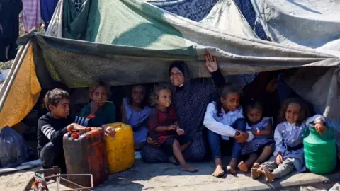 Dire Conditions in northern Gaza while Military Tanks Continue Operations